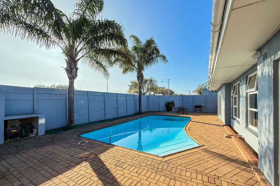 4 Bedroom Property for Sale in Monte Vista Western Cape